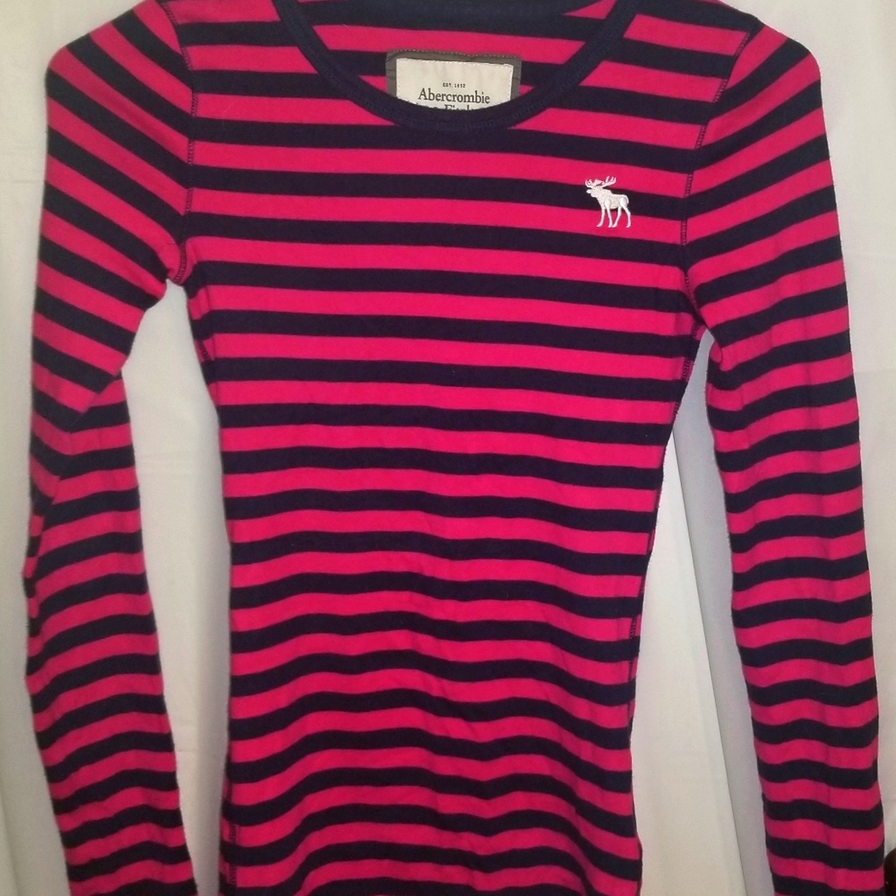 SALE! 🎉 3/$10 Junior's A&F Long Sleeved Tee